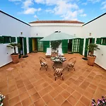 Spacious In La Oliva